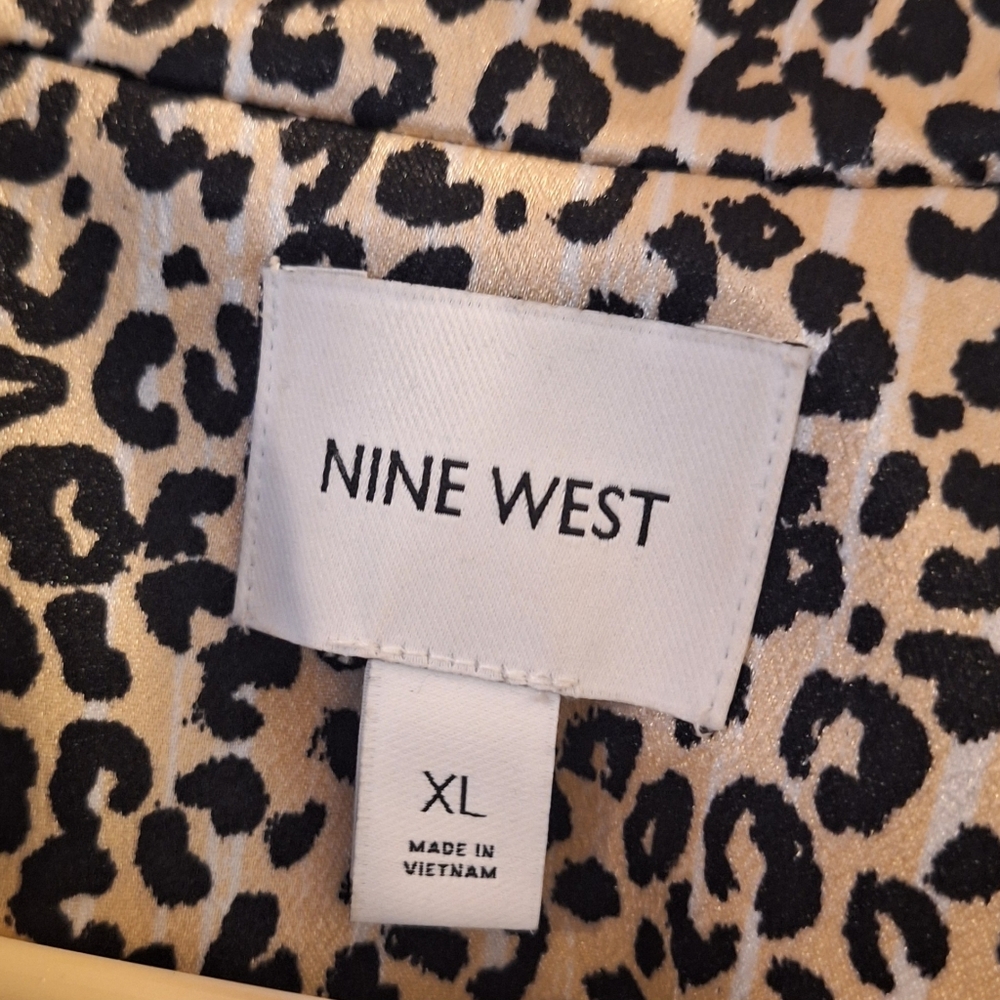 Fun business casual leopard print blazer by Nine West - Picture 2 of 9